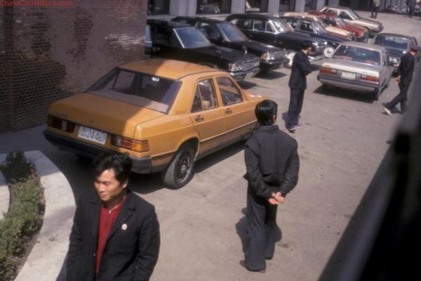 Неизвестная копия Mercedes 190 из Северной Кореи - Автоцентр.ua