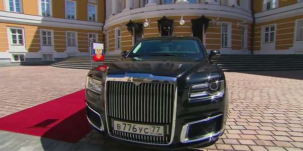 Кортеж для президента: 5 фактов о новом лимузине Путина :: Autonews