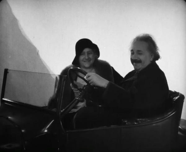 Обнаружено уникальное видео с летающим авто Эйнштейна - Автоцентр.ua